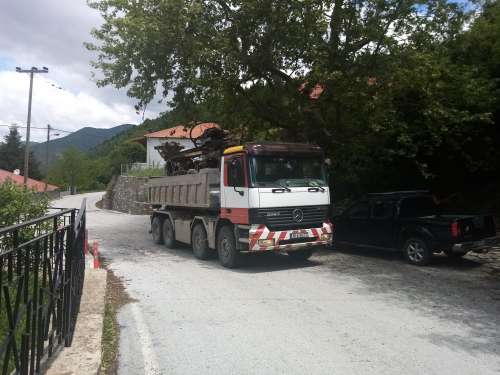 Άρχισαν οι γεωτρήσεις για την  οριστική τελική μελέτη των 8 χλμ... εδώ την Πέμπτη 19.5.2022... (η φωτό μπροστά στην εκκλ...