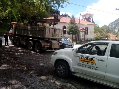 Άρχισαν οι γεωτρήσεις για την  οριστική τελική μελέτη των 8 χλμ... εδώ την Πέμπτη 19.5.2022... (η φωτό μπροστά στην εκκλ...